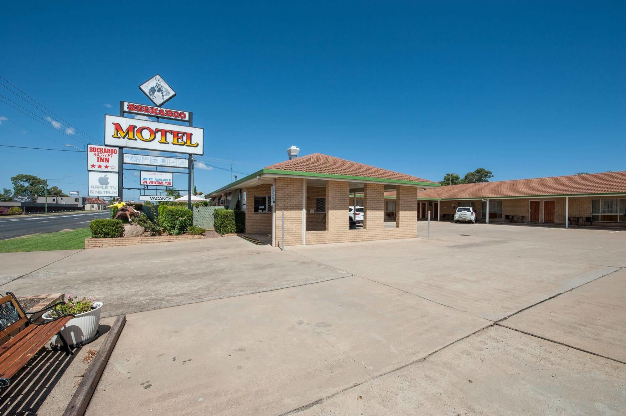 Buckaroo Motor Inn Warwick Exterior photo