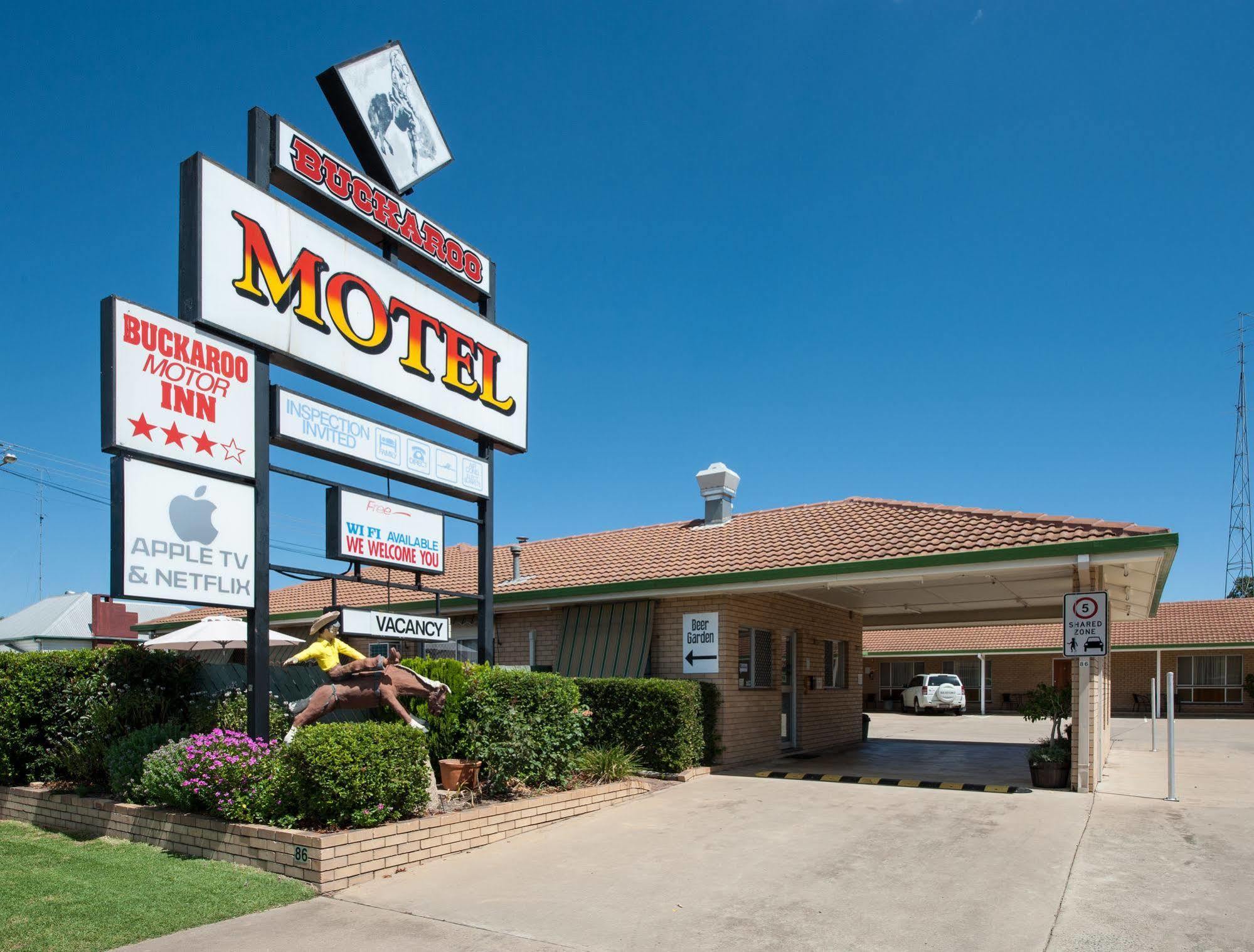 Buckaroo Motor Inn Warwick Exterior photo